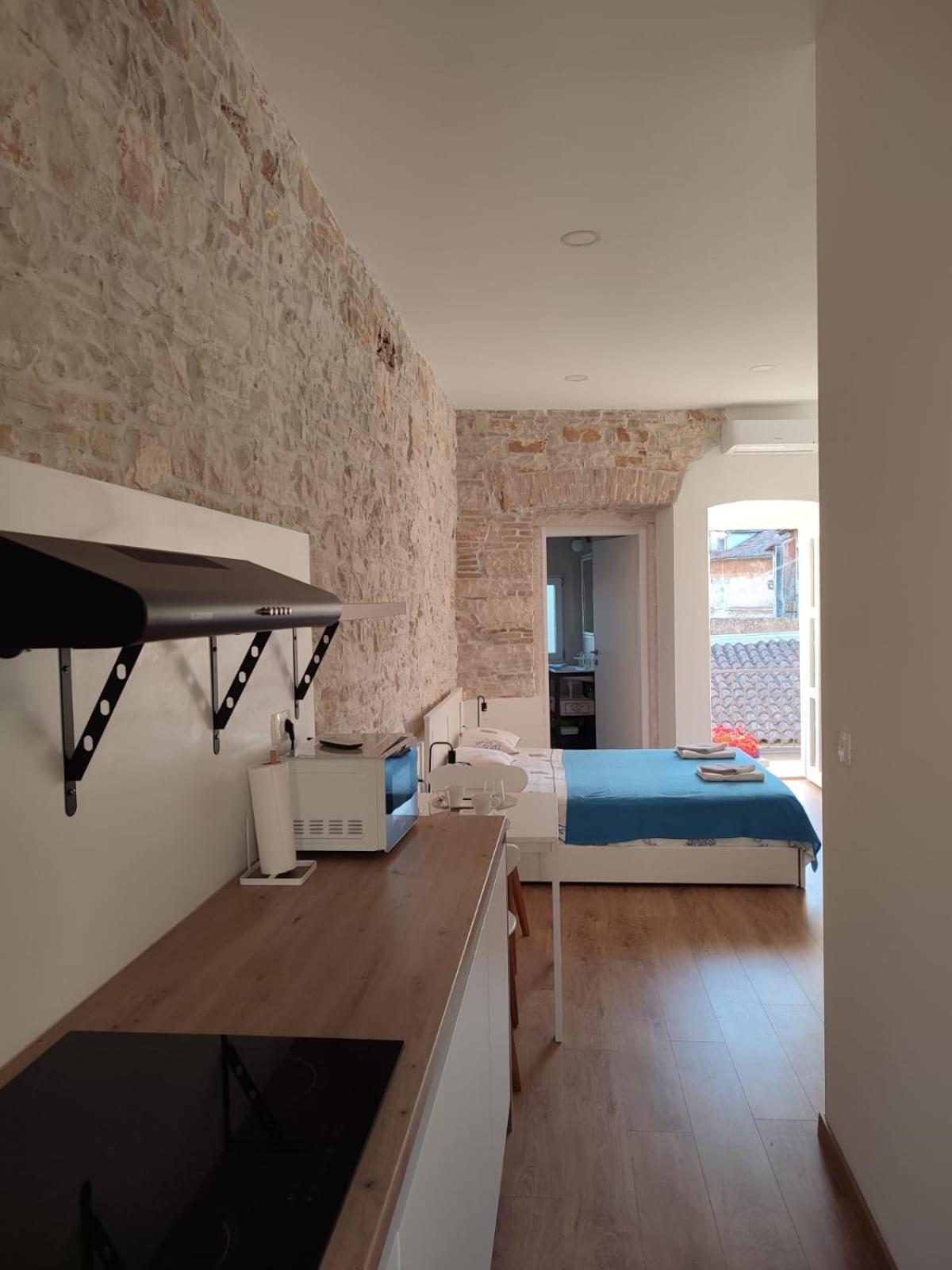 PUY Central Studio Apartment מראה חיצוני תמונה