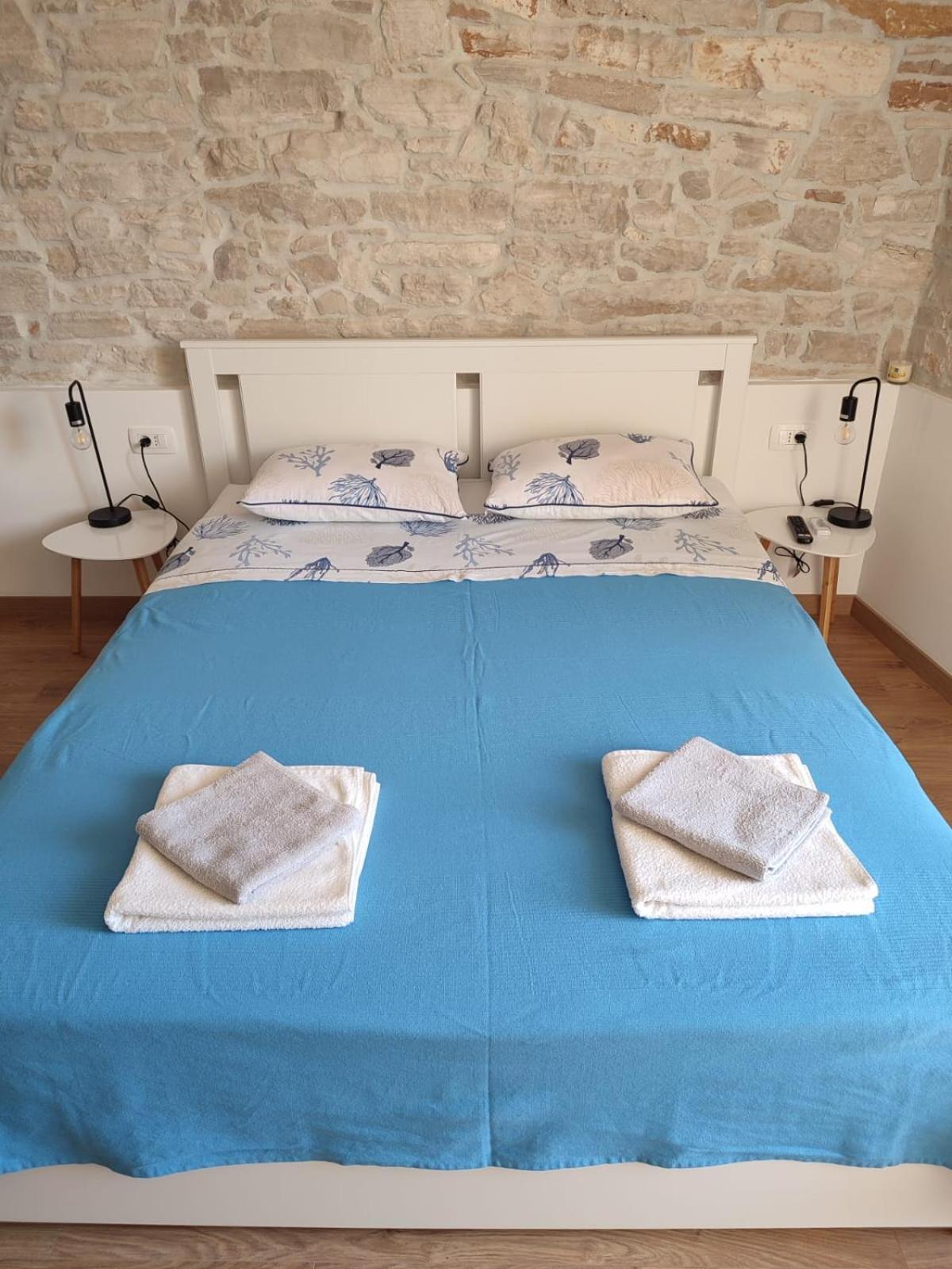PUY Central Studio Apartment מראה חיצוני תמונה