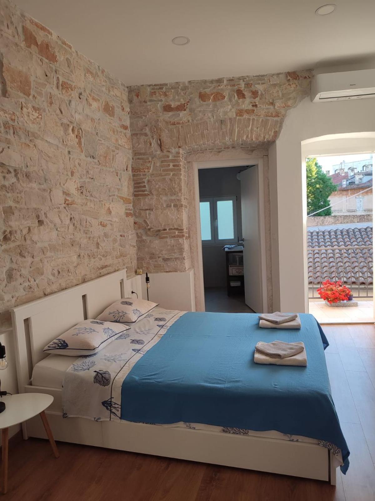 PUY Central Studio Apartment מראה חיצוני תמונה