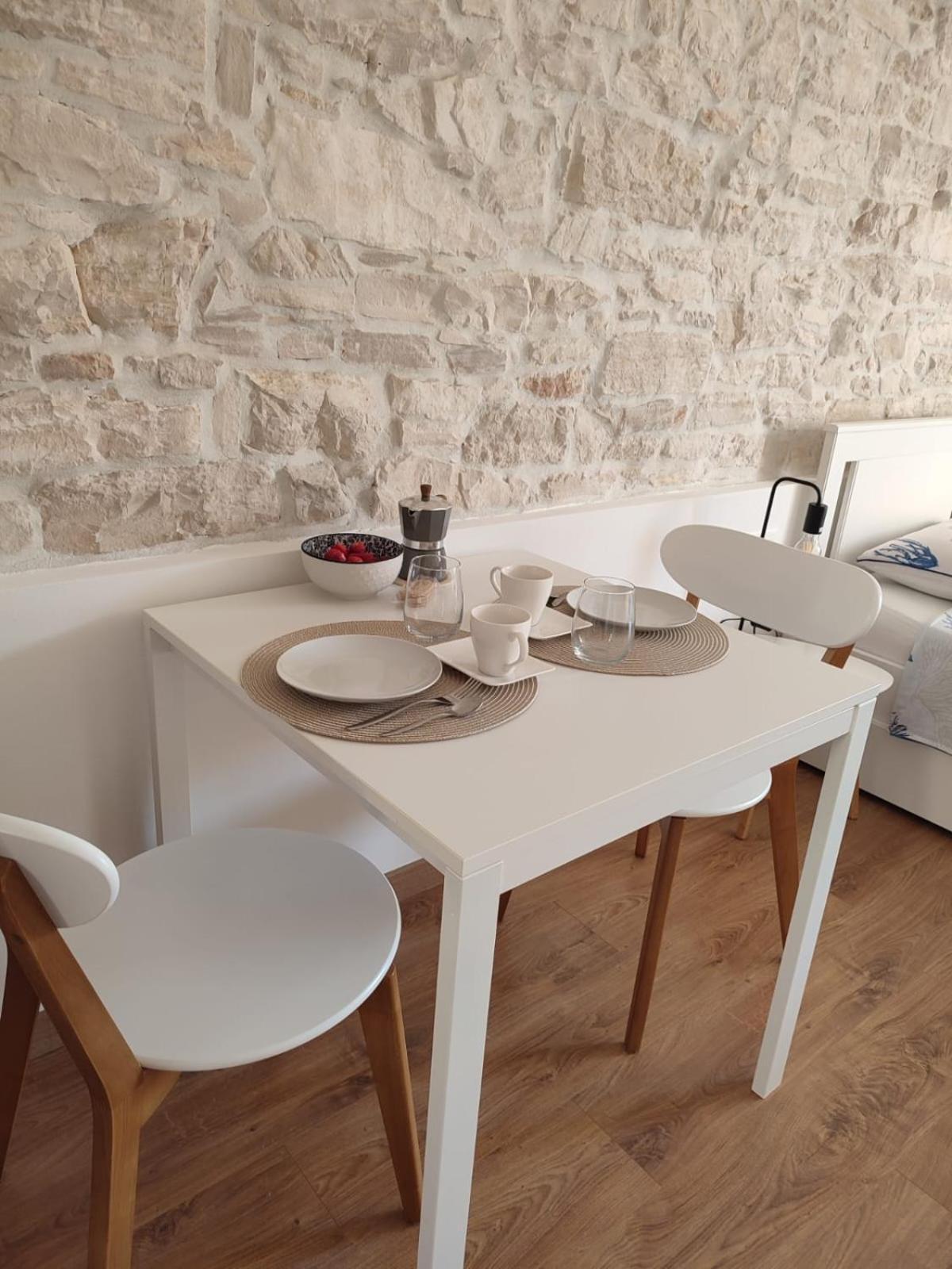 PUY Central Studio Apartment מראה חיצוני תמונה