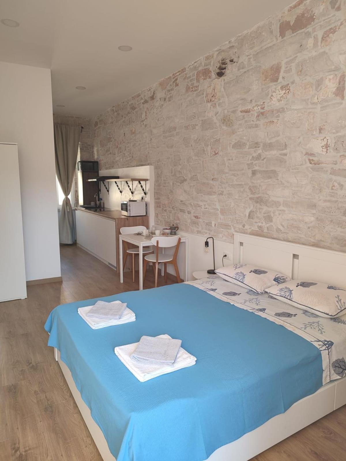 PUY Central Studio Apartment מראה חיצוני תמונה