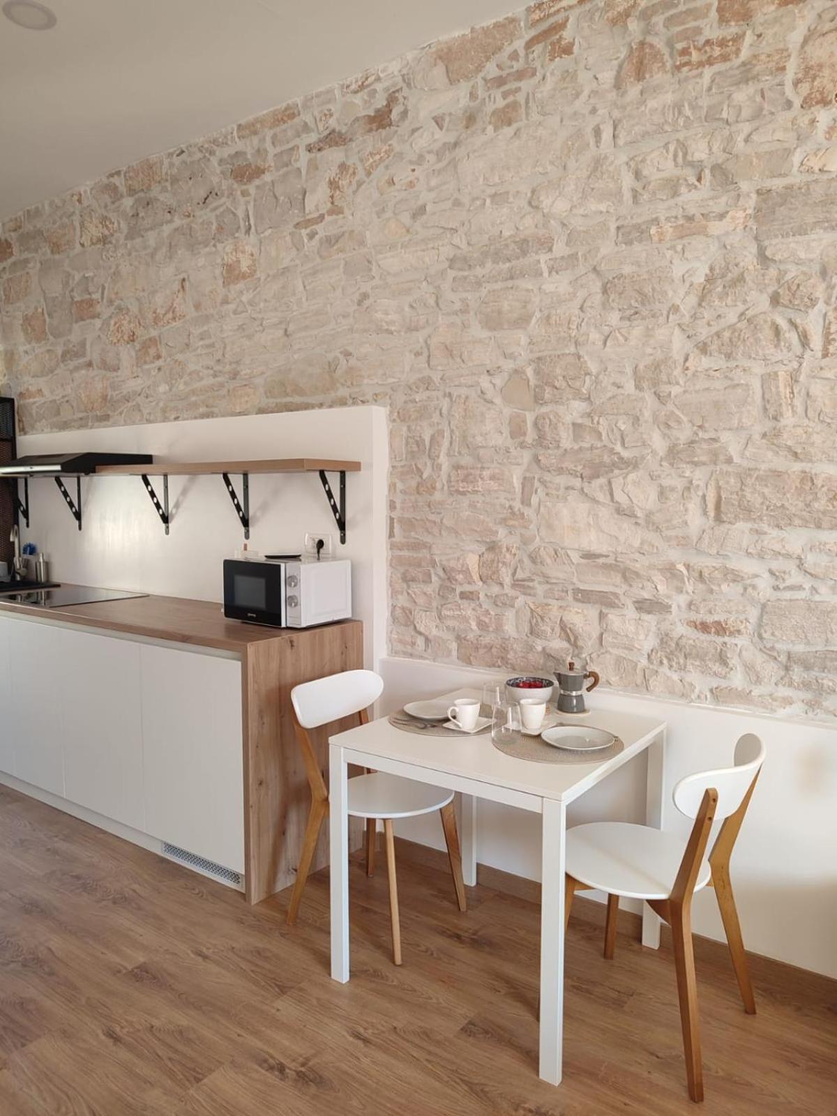 PUY Central Studio Apartment מראה חיצוני תמונה